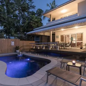 Seabreeze Beachfront - Clifton Holiday home