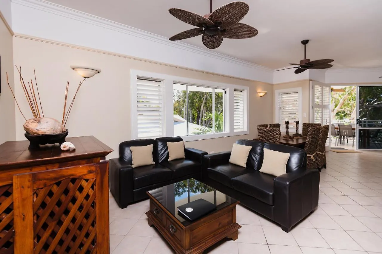 Villa Beach Palm Cove Clifton Beach 3*,